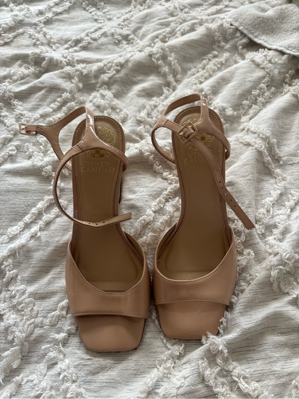 Vince Camuto Nude Patent Square Toe Block Heel Sandals Size 7